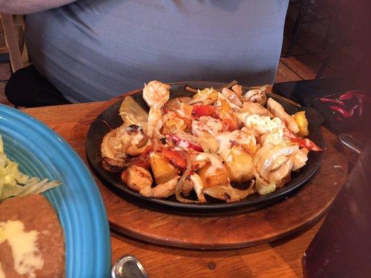 Lunch shrimp & chicken fajitas