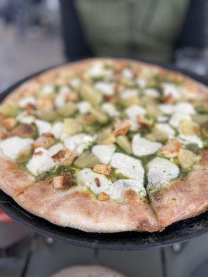 Pesto chicken pizza