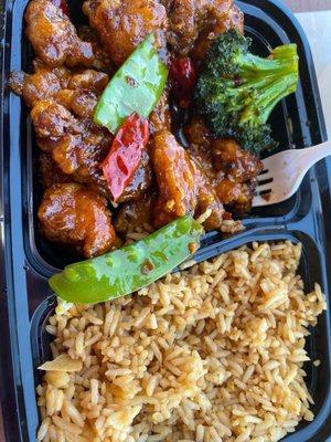 Lunch General Tso Chicken with Fried Rice