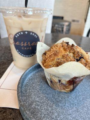 Iced chai latte, blueberry muffin