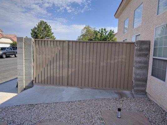 New gate, solid screen.