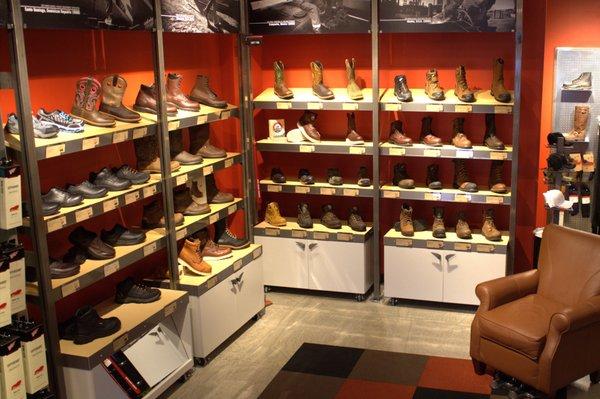 Take advantage of one our certified fit specialists. Customer service is the Red Wing Way.