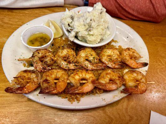 Grilled shrimp with mashed potatoes