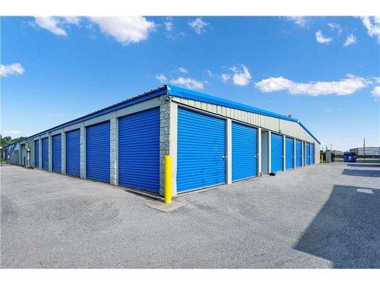 Exterior Units - Storage Express at 8601 National Turnpike, Fairdale, KY 40118