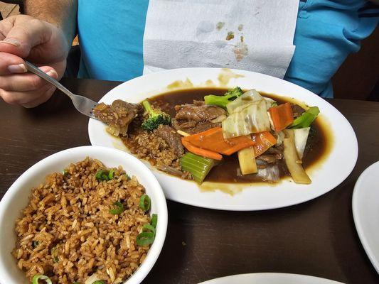 Beef and vegetables with fried rice, delicious!!