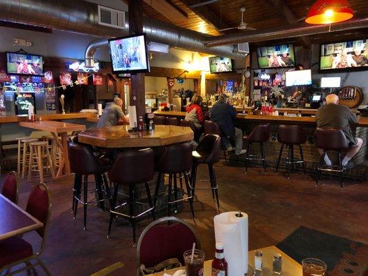 Dining room / bar