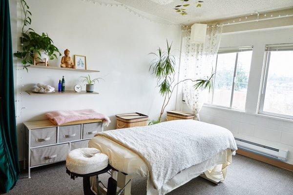 Eastlake massage practice (complimentary aromatherapy & Olympic views!)