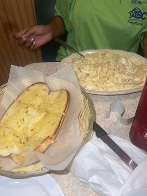 Chicken Alfredo with garlic bread