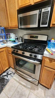 Gas Range has leak of gas. Ignitor repair,  Bake repair with Gas Leak Valve repair