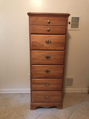 Six drawer tall chest of drawers in very good condition