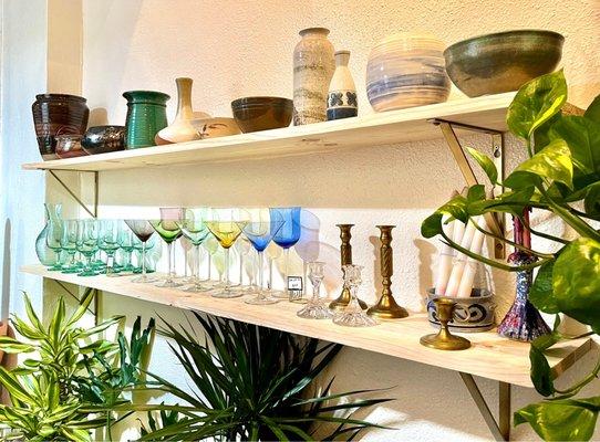 Handpicked and finely curated vintage ceramics and glassware.