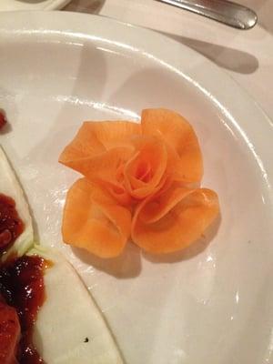 Beautiful handmade carrot flower - 5 different slices of carrot.  Pretty cool.