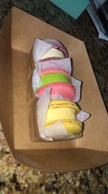 Macaron ice cream sandwiches (vanilla, green tea, mango)