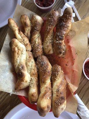 Amazing breadsticks! Be prepared to leave stuffed, because the portions are huge!