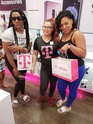 Alexis is the best ! Great experience with her and the T-Mobile team at this location!