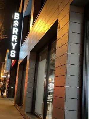 barrys sign from the outside