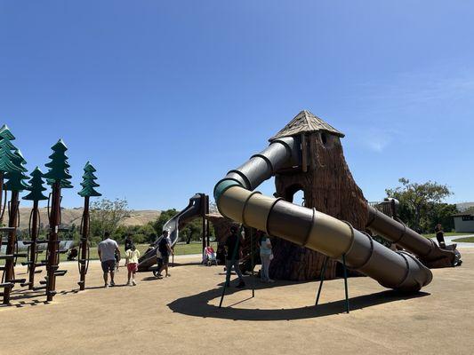 Play structure