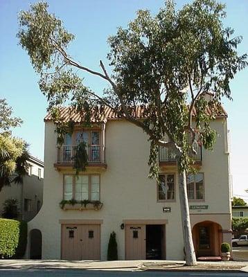 La Solana is a Charming Apartment Community in Burlingame