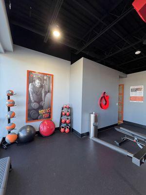 At HOTWORX, you have access to a functional exercise zone fully equipped with kettlebells, dumbbells, battle ropes, & more.