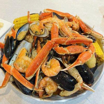 Seafood boil (snow crab legs,black Mussels,green Mussels)