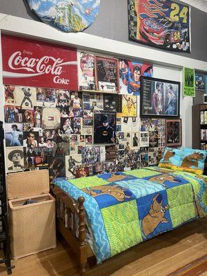 Fly Teenage Bedroom Setup! Look at that MJ poster!