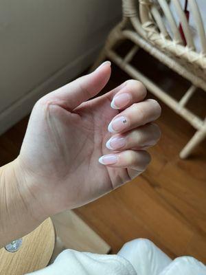 Dip powder with French tips