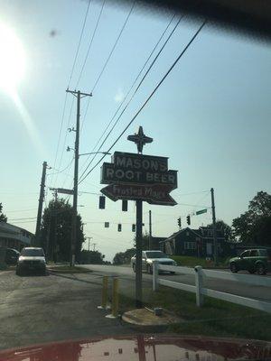 Masons root beer sign