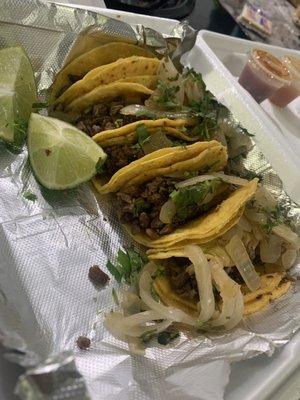 Ordene 5 mini tacos de asada y no tiene sabor. I ordered the 5 mini asada tacos and it has no flavor