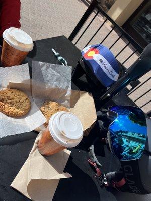 Hot chocolate with whipped cream and hot chocolate with marshmallows. Chocolate cookie and peanut butter cookie.