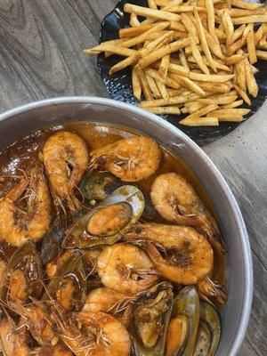 1lb shrimp with head, half lb mussels, Cajun fries