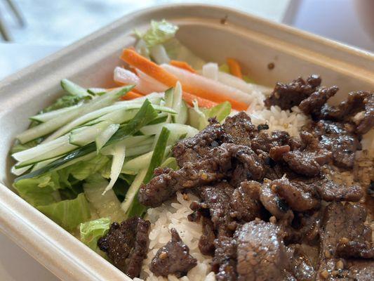 Garlic steak on rice