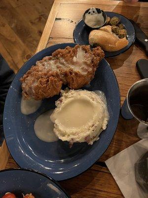 Fried chicken with mashed potatoes and salad