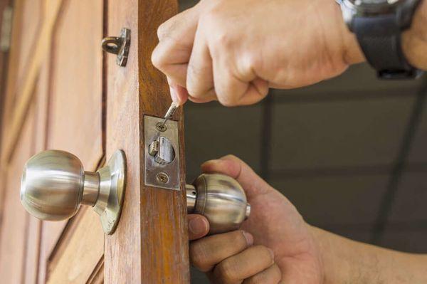 Doorknob installation