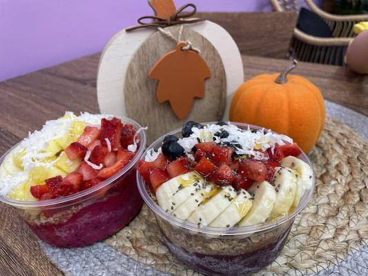 Oola original bowl and pitaya bowl