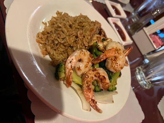 Chicken and shrimp with fried rice hibachi