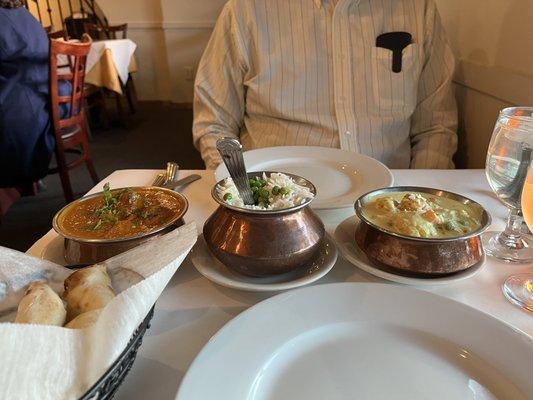 Rice (in the middle), vegetable dish on the right.