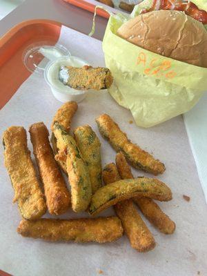 Avocado cheeseburgers with zucchini's