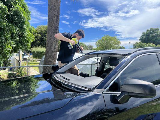 Windshield Replacement on a Toyota Rav-4