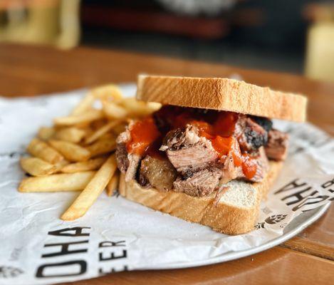 SUMMER BBQ SPECIAL: BRISKET SANDWICH
Brisket burnt ends on texas toast, french fries, baked beans, pickled veggies, BBQ sauce / ketchup