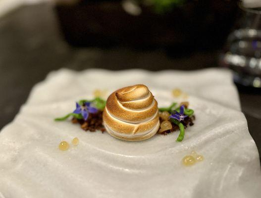 Meringue dessert