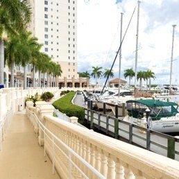 Outside showing the beautiful harbor.