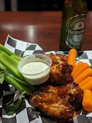 Baked Chicken Wings with veggies, ranch and beer.