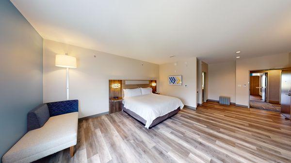 Holiday Inn Express & Suites Chicago - Schaumburg