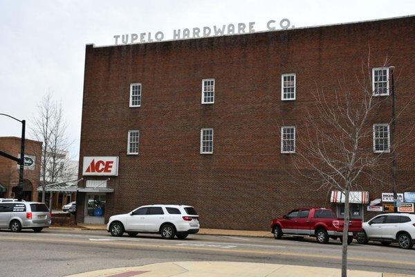 Tupelo Hardware