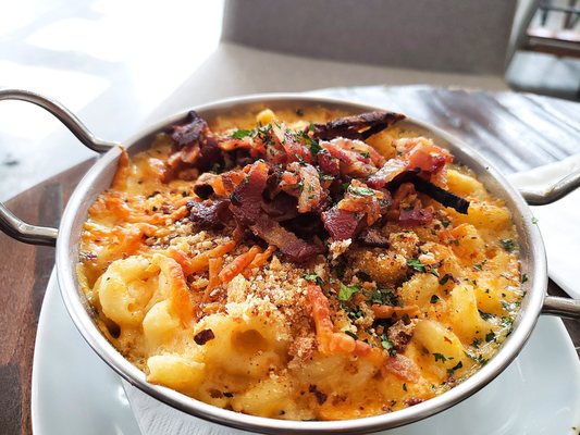 Mac & Cheese topped with bacon