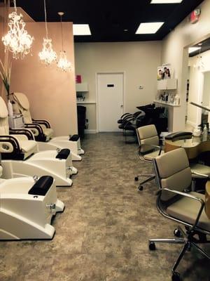 First room (pedicure and manicures)