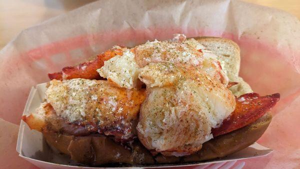 4 ounce lobster roll