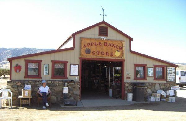 Apple Ranch store at Knaus