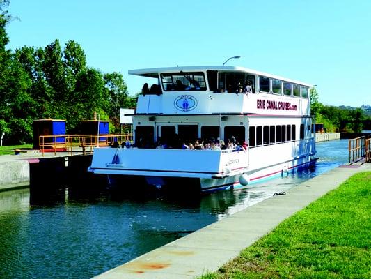 Lil' Diamond III exiting Lock 18 on the Erie Canal