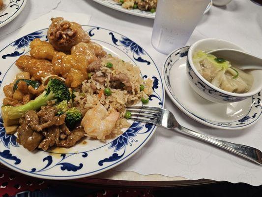 Wor won ton soup  House fried rice Orange chicken  Walnut shrimp Beef & brocoli  Kung Pau chicken